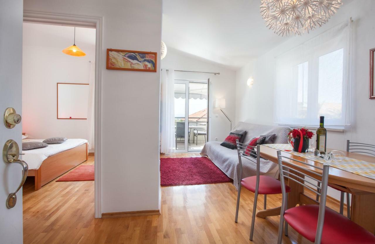 Apartments Ivandic Tučepi エクステリア 写真