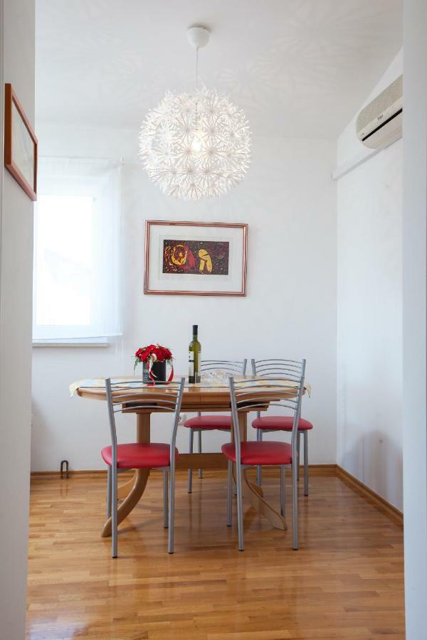 Apartments Ivandic Tučepi エクステリア 写真