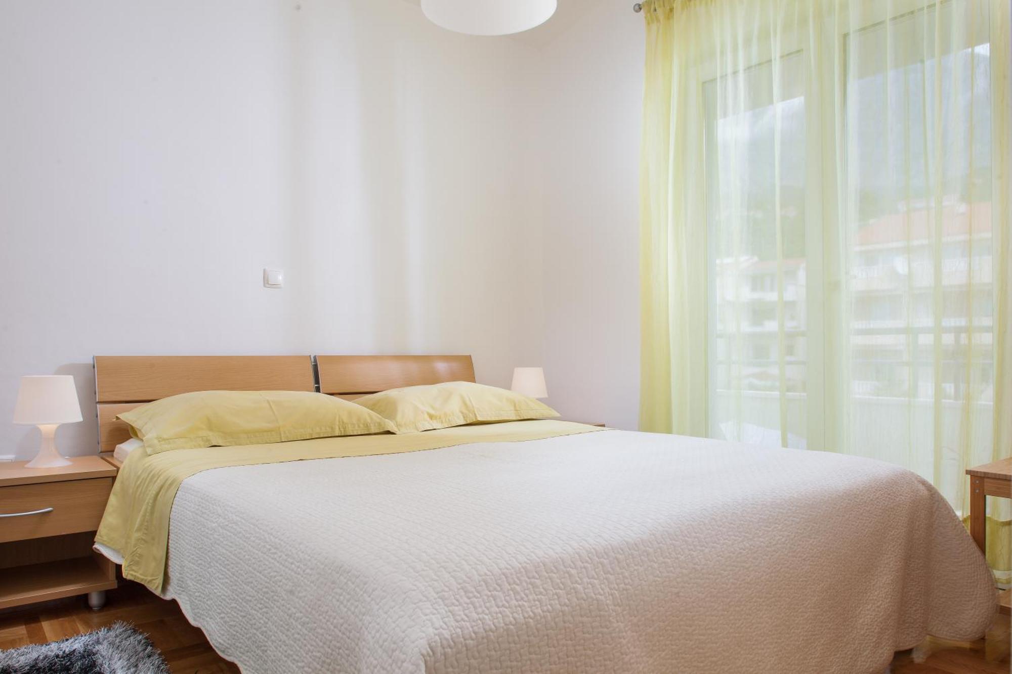 Apartments Ivandic Tučepi エクステリア 写真