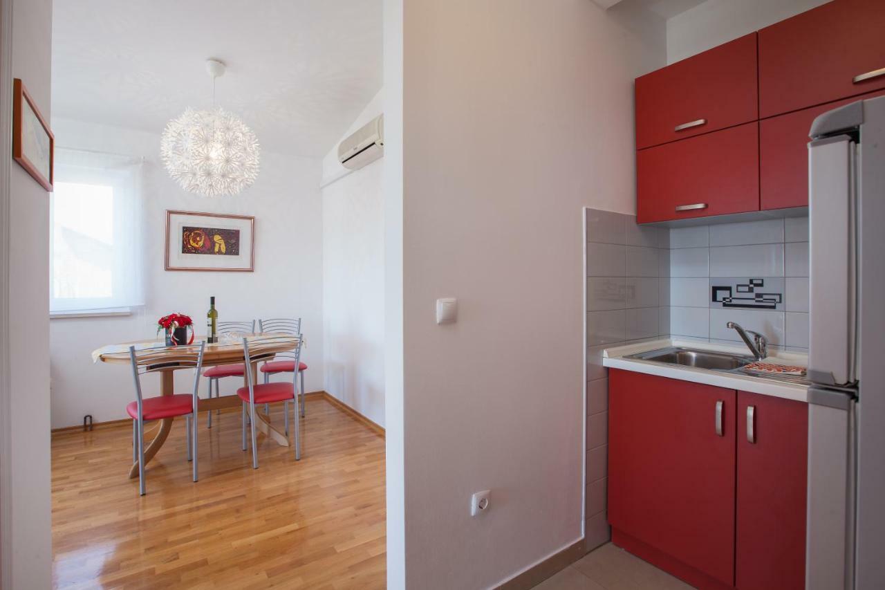 Apartments Ivandic Tučepi エクステリア 写真