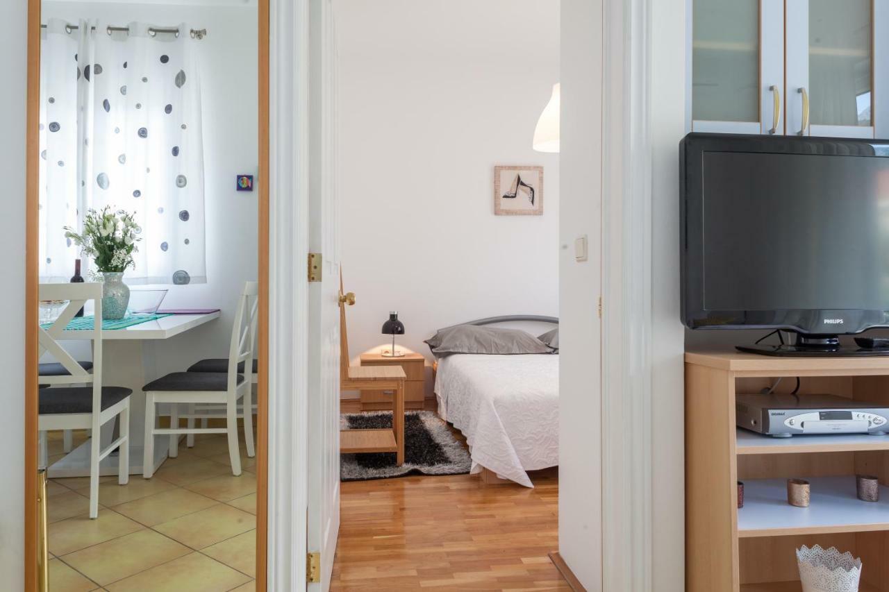 Apartments Ivandic Tučepi エクステリア 写真